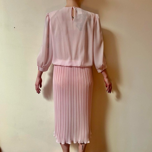 Vintage Pleated Dress - Picture 5 of 6